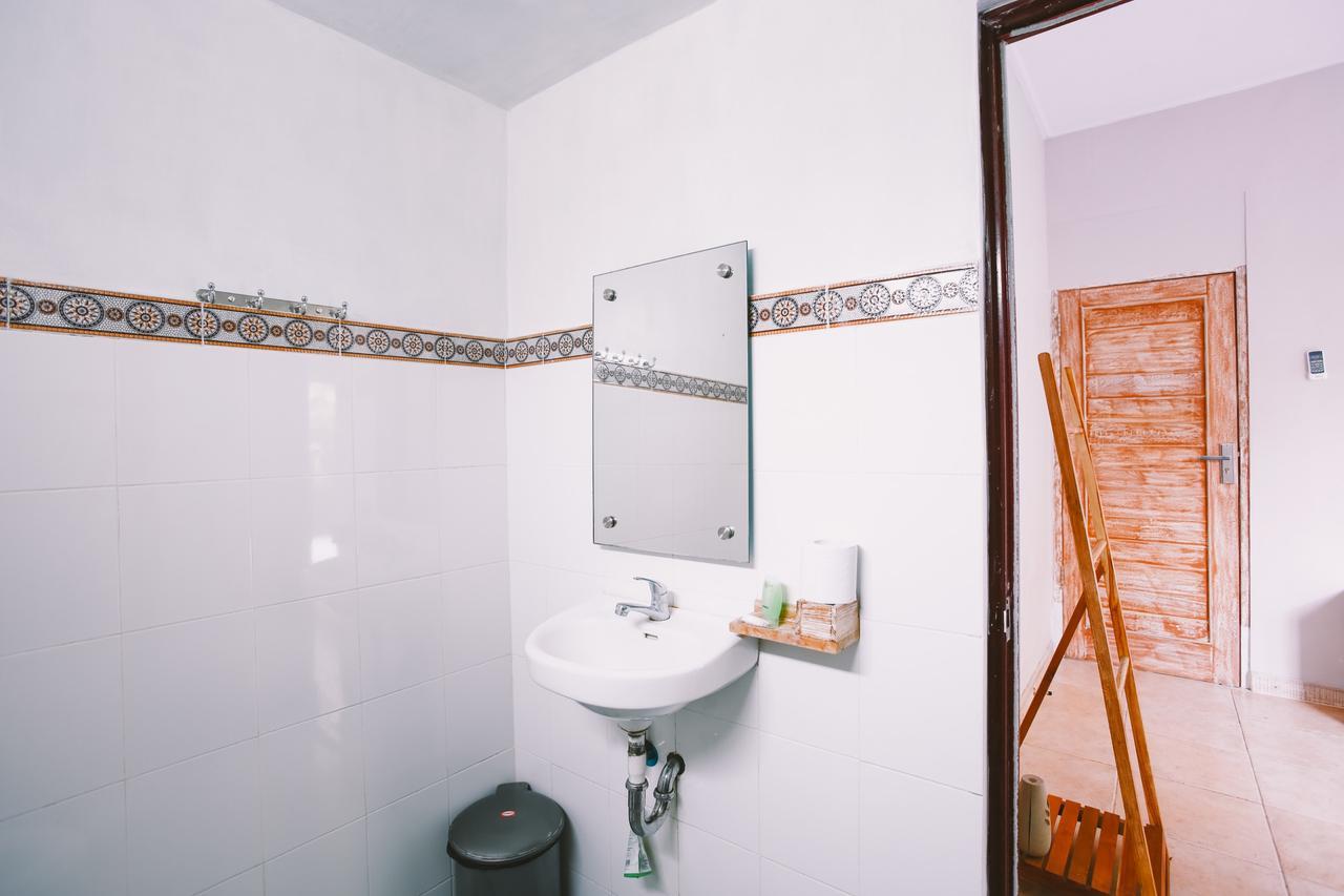 Отель Swan House Canggu Экстерьер фото